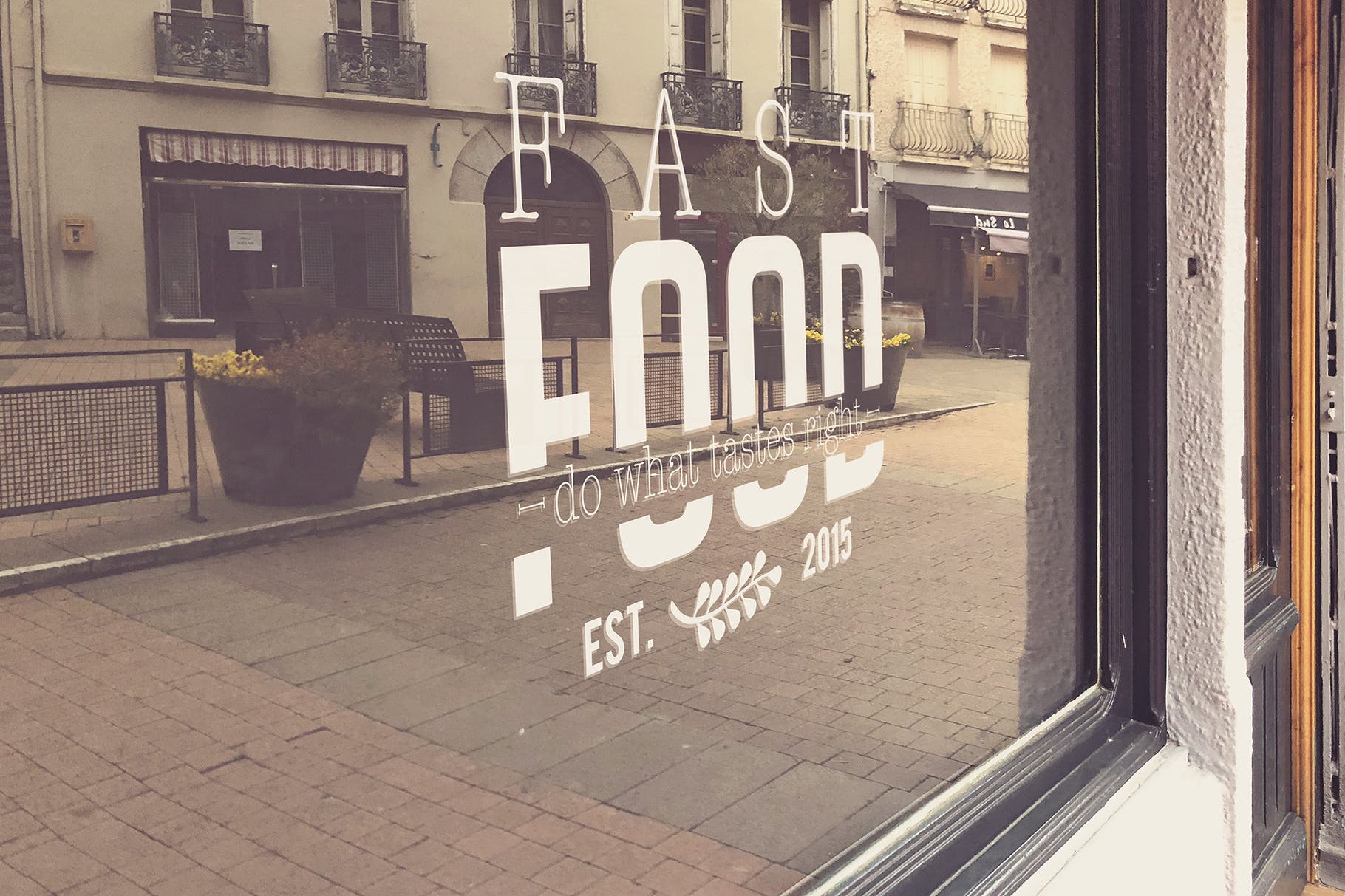 商店橱窗标志设计效果图样机模板 Shop Window Logo Mockup插图(3)