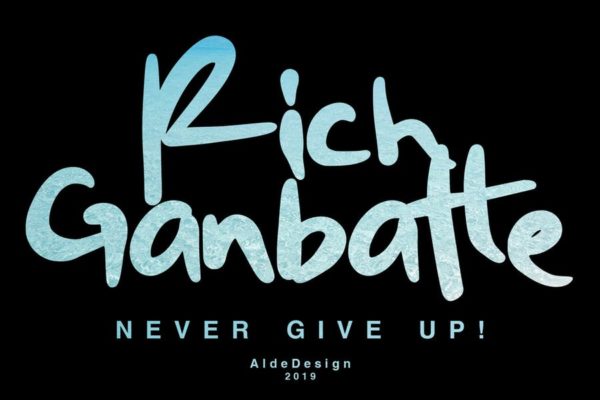 平面设计英文画笔手写字体素材库精选下载 Rich Ganbatte – Logotype Font