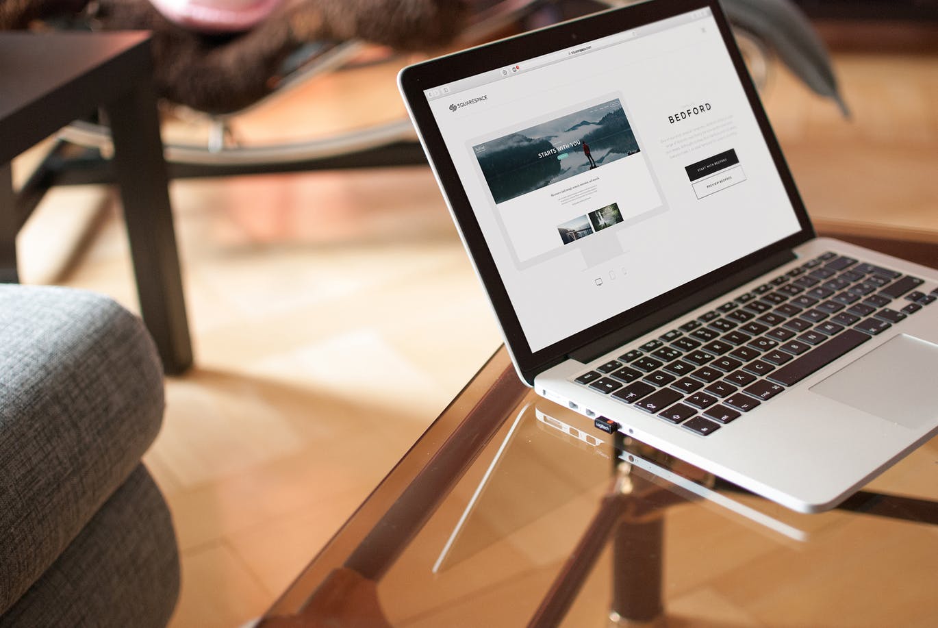 Macbook笔记本电脑显示Web应用程序APP UI样机VI展示模型mockups插图(4)