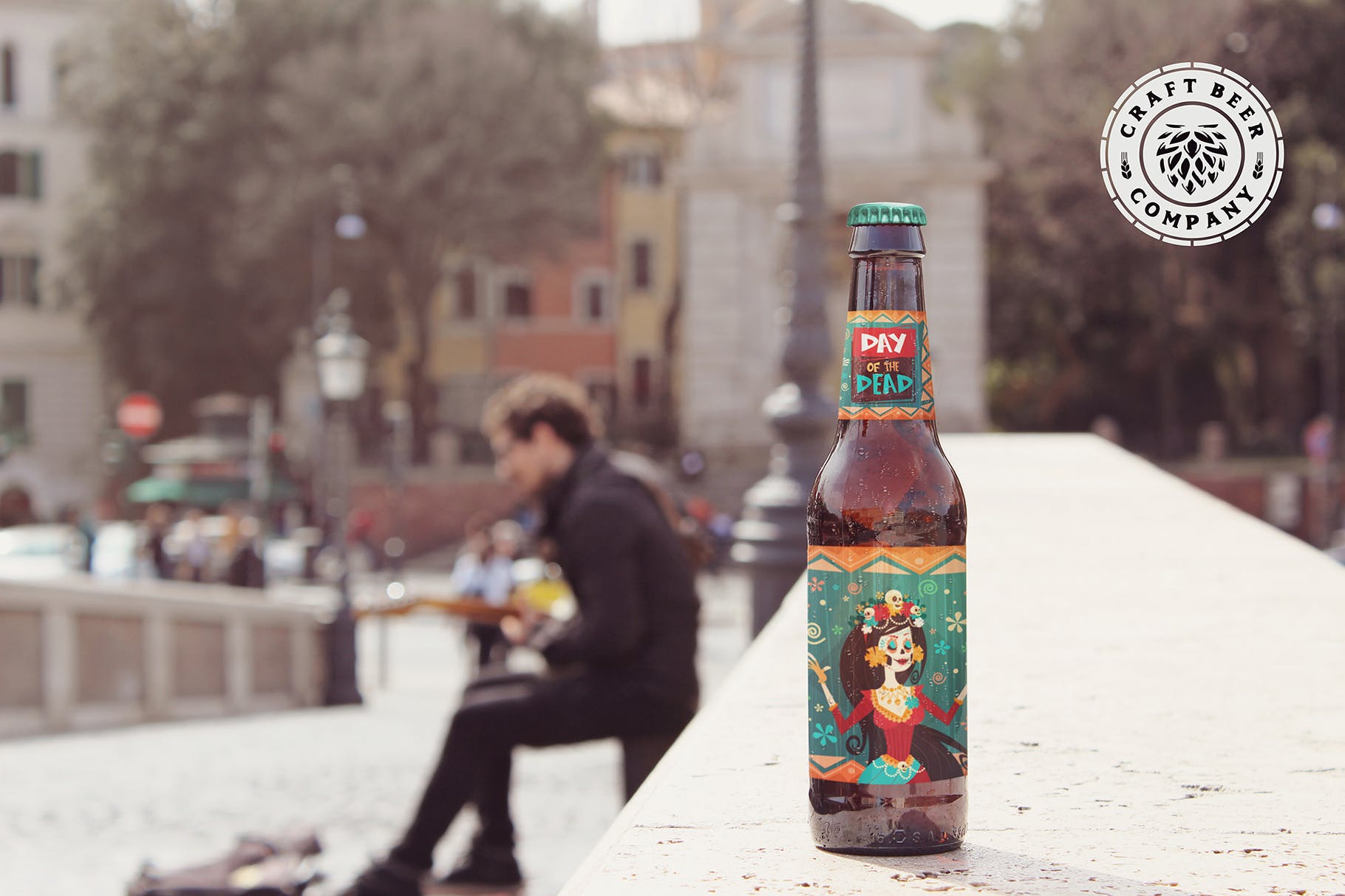 石桥背景啤酒瓶设计效果图样机模板 Artist Bridge Beer Mockup插图(2)