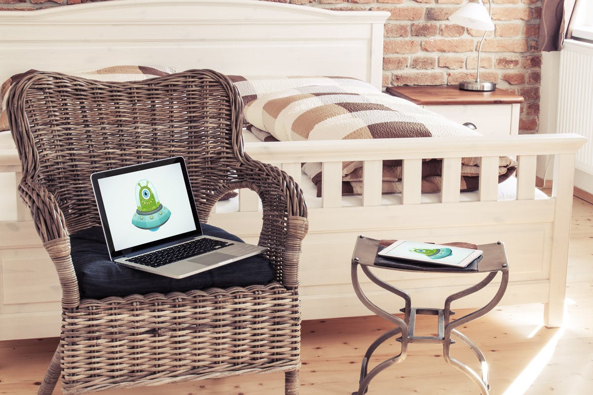 奢华酒店场景笔记本电脑&平板电脑屏幕预览素材库精选样机v2 5 Laptop and tablet mock-ups in hotel Vol. 2插图(5)