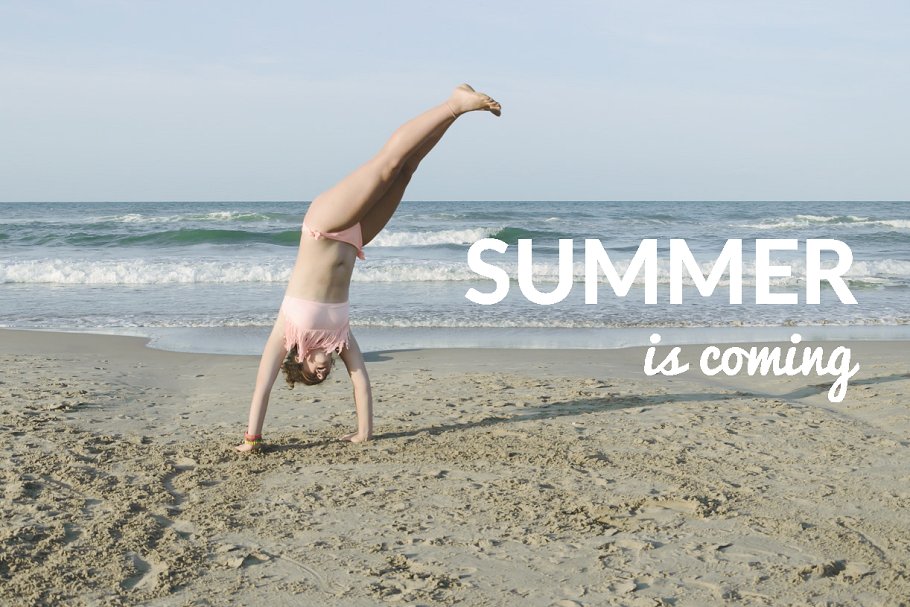 比基尼女生海滩高清照片素材 Girl playing on the beach. 38 photos插图(1)