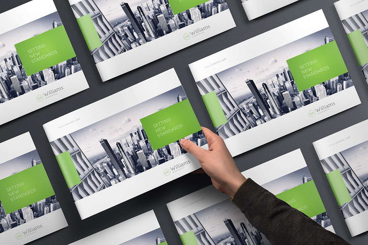 横版设计风格企业宣传册/企业画册内页版式设计样机素材库精选 Landscape Brochure Mockup插图(8)