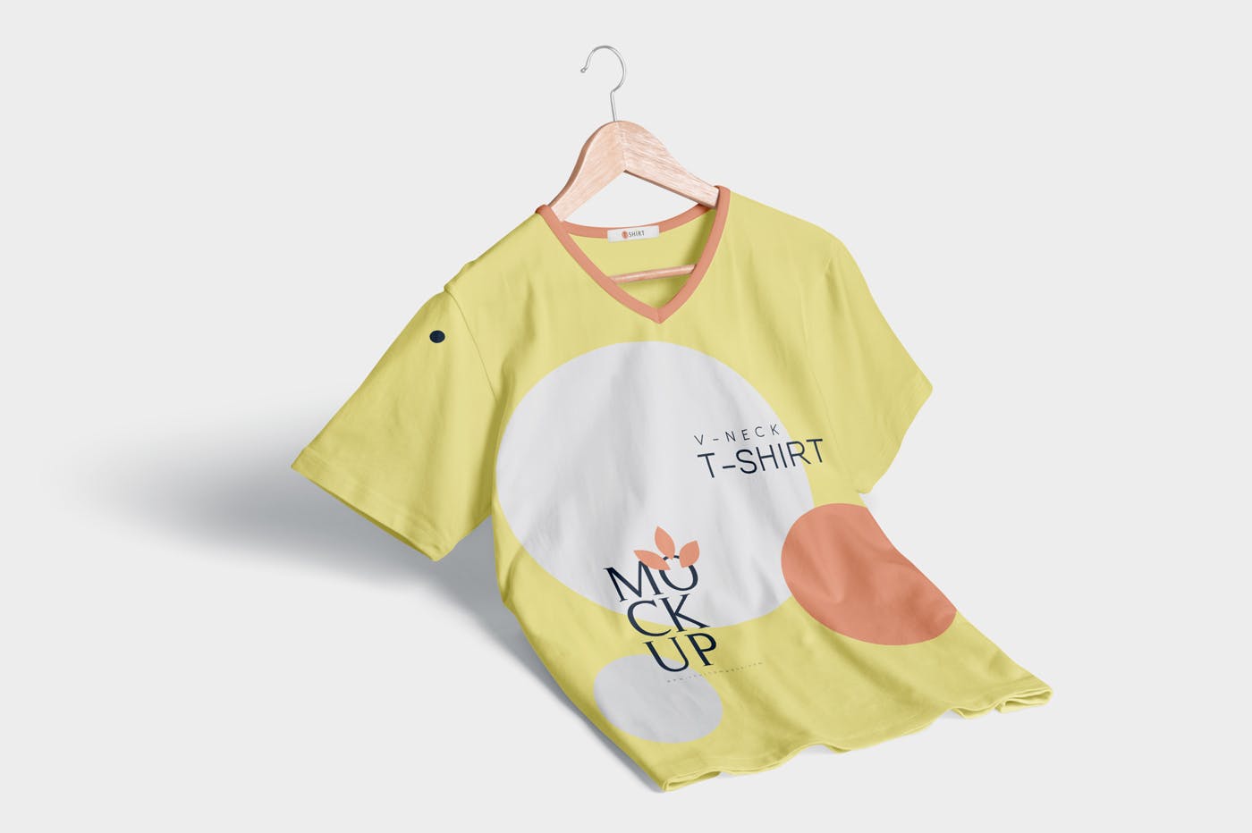 V领T恤服装印花设计效果图样机 V-Neck T-Shirt Mockups插图(2)
