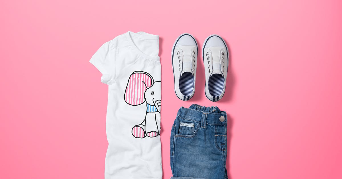 女生圆领印花T恤设计展示样机素材库精选模板 Crew Neck T-shirt Mock-up Girls Version插图