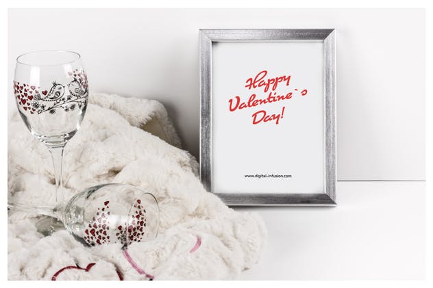 情人节主题画框相框样机模板 Frame Mockup – Valentin`s Day Theme插图(1)