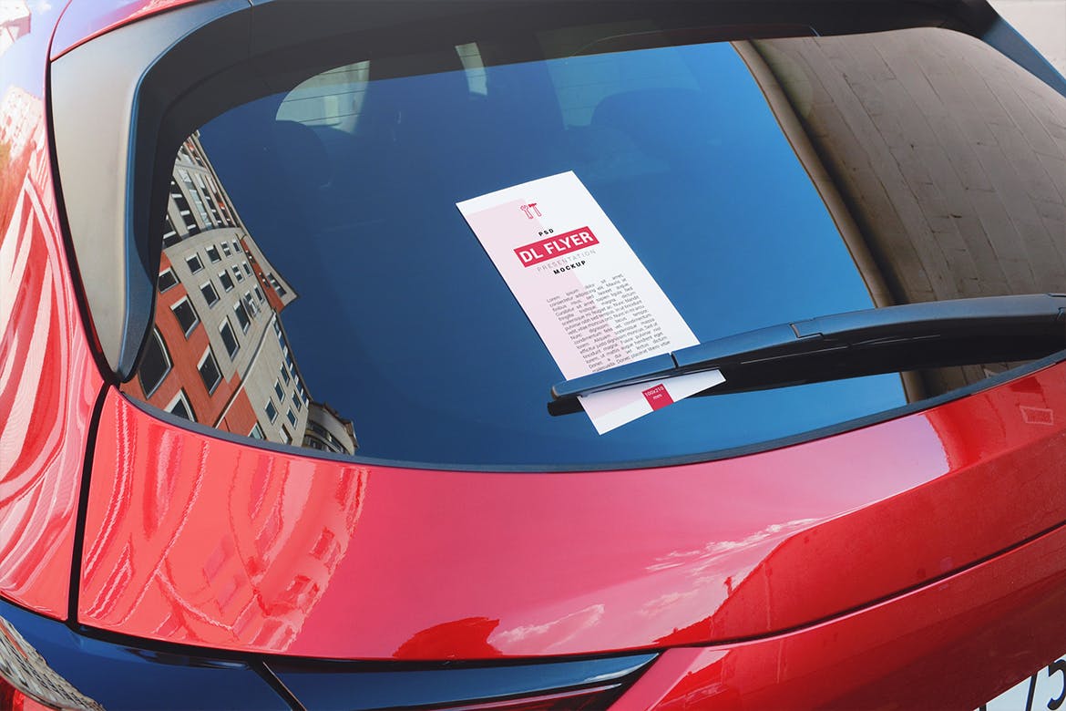 手持DL传单设计效果预览样机模板 DL Flyer In Hand Mockup插图(6)