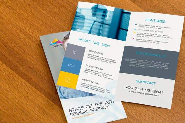 5款双折页广告传单样机模板 5 Bifold Flyer Mockups插图(3)