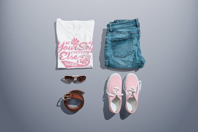 女版圆领T恤服饰印花设计样机素材 Crew Neck T-shirt Mock-up Female Version插图(2)