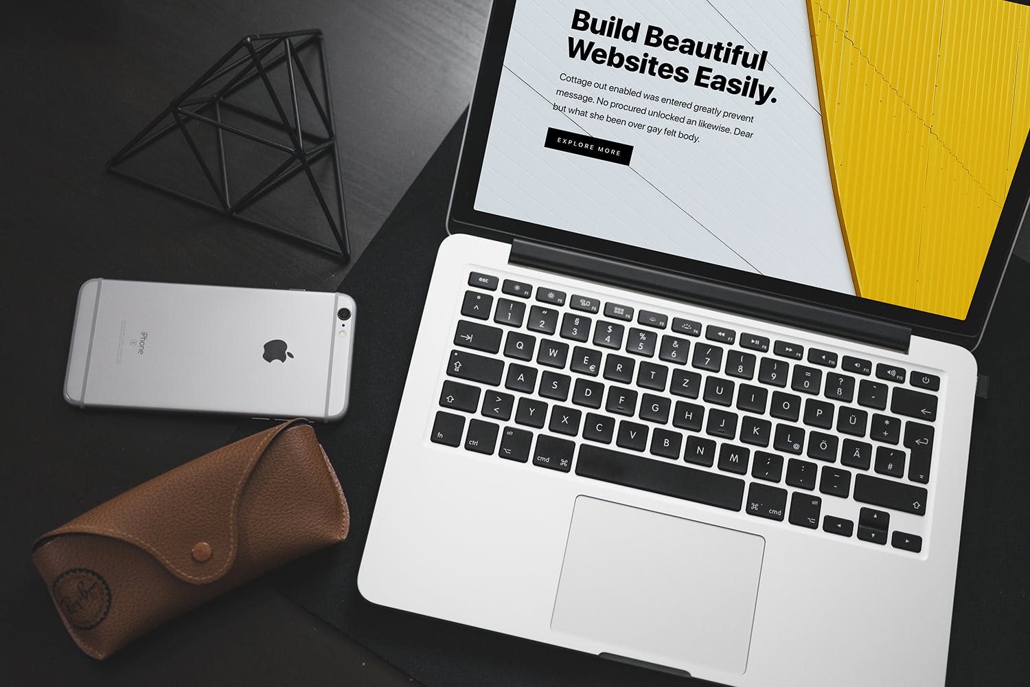 响应式网站设计效果图MacBook Pro电脑样机 Macbook Pro Responsive Mockup插图(2)