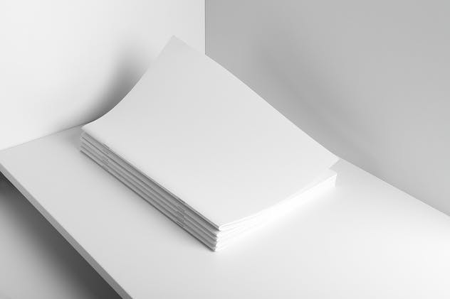 时尚人物杂志宣传册样机模板v3 Portrait Brochure Mockup Vol. 3插图(2)