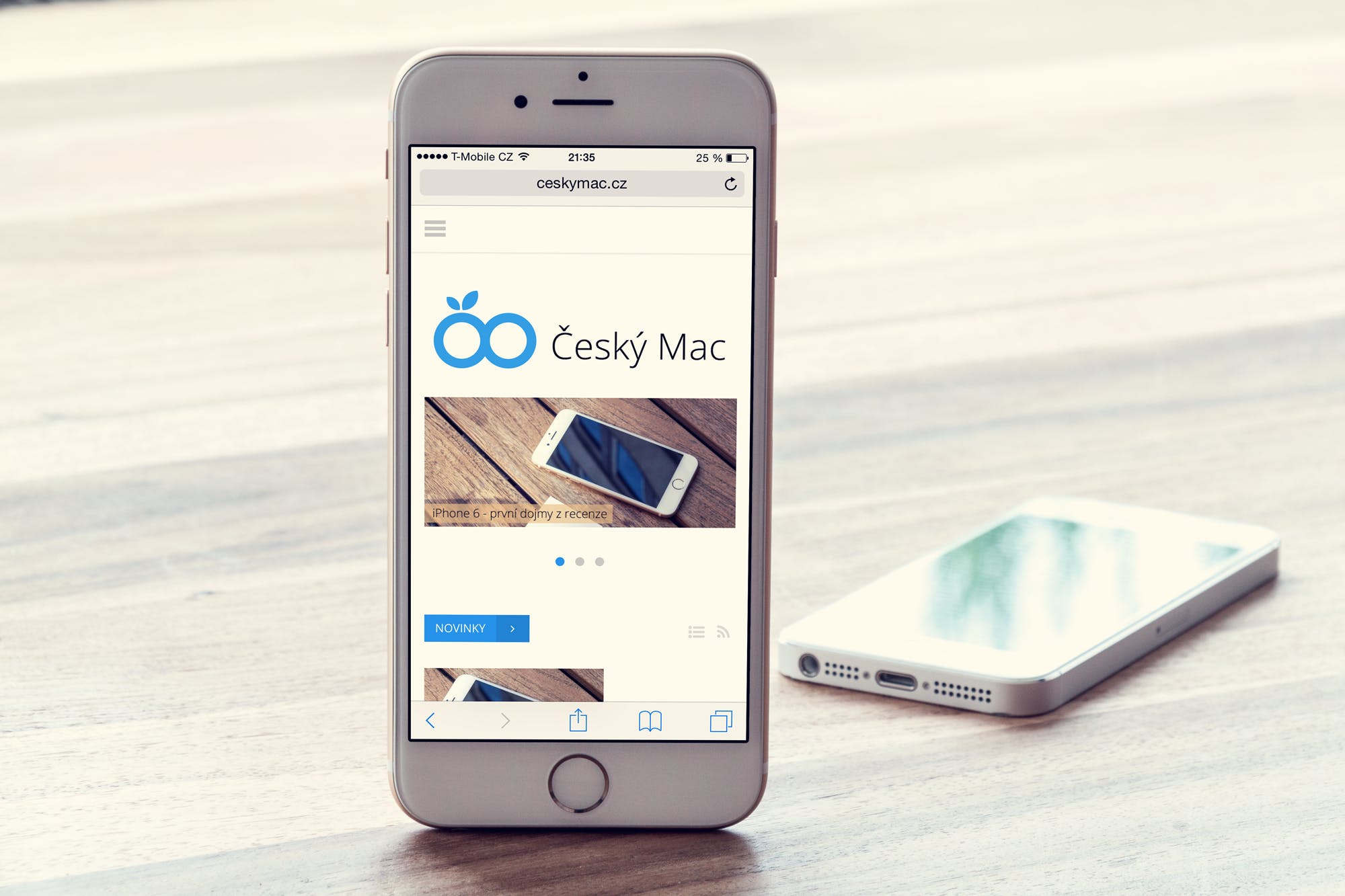 实景背景实体按键款iPhone手机屏幕预览素材库精选样机 Phone 6 – Photorealistic Mock-Up插图(2)
