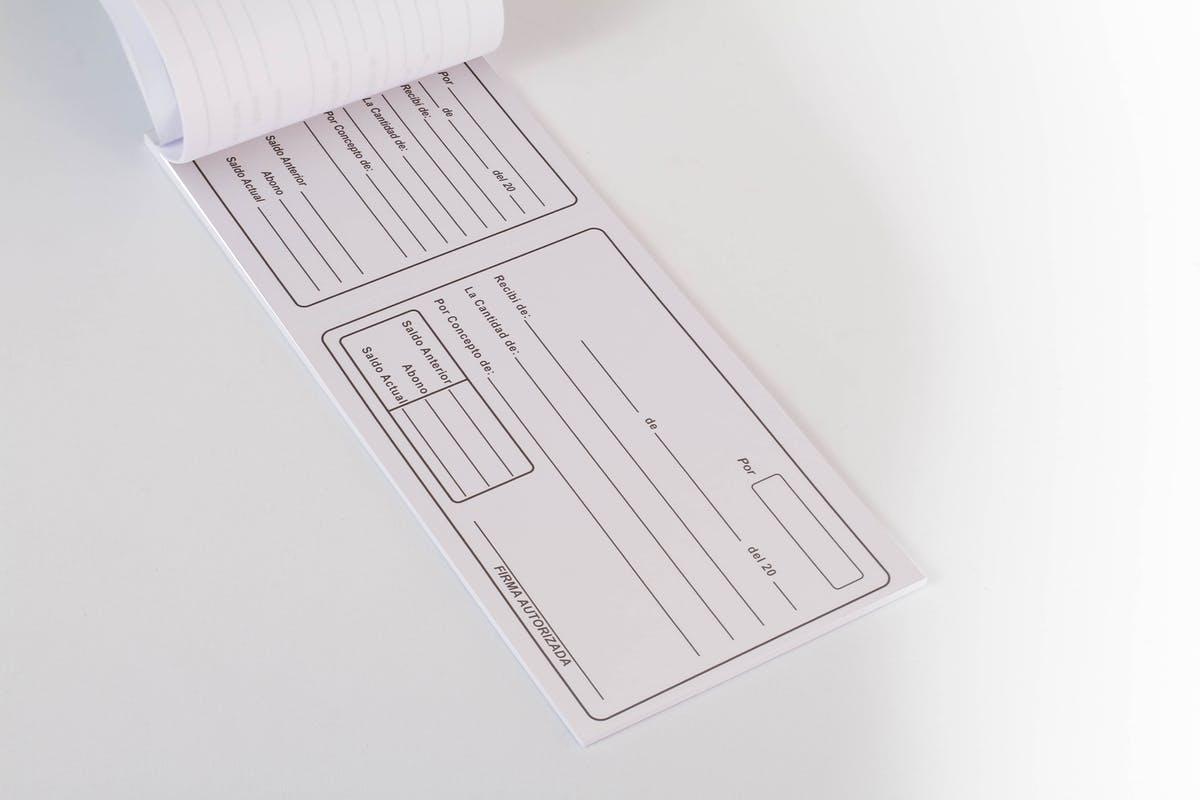 企业收据/回执单设计样机免费模板 Receipt Mock Up插图