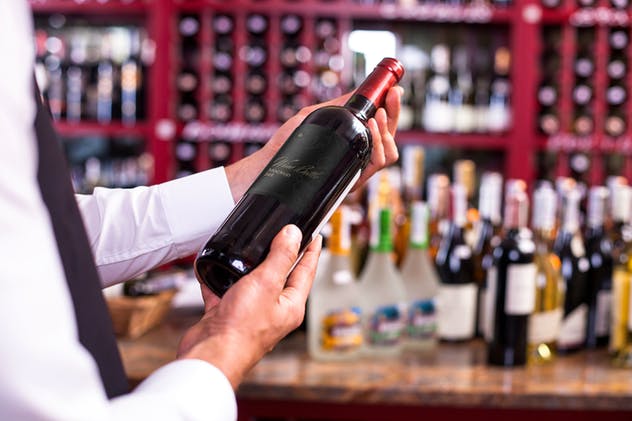 葡萄酒品牌外包装样机模板 Wine Bottles Mockup插图(4)