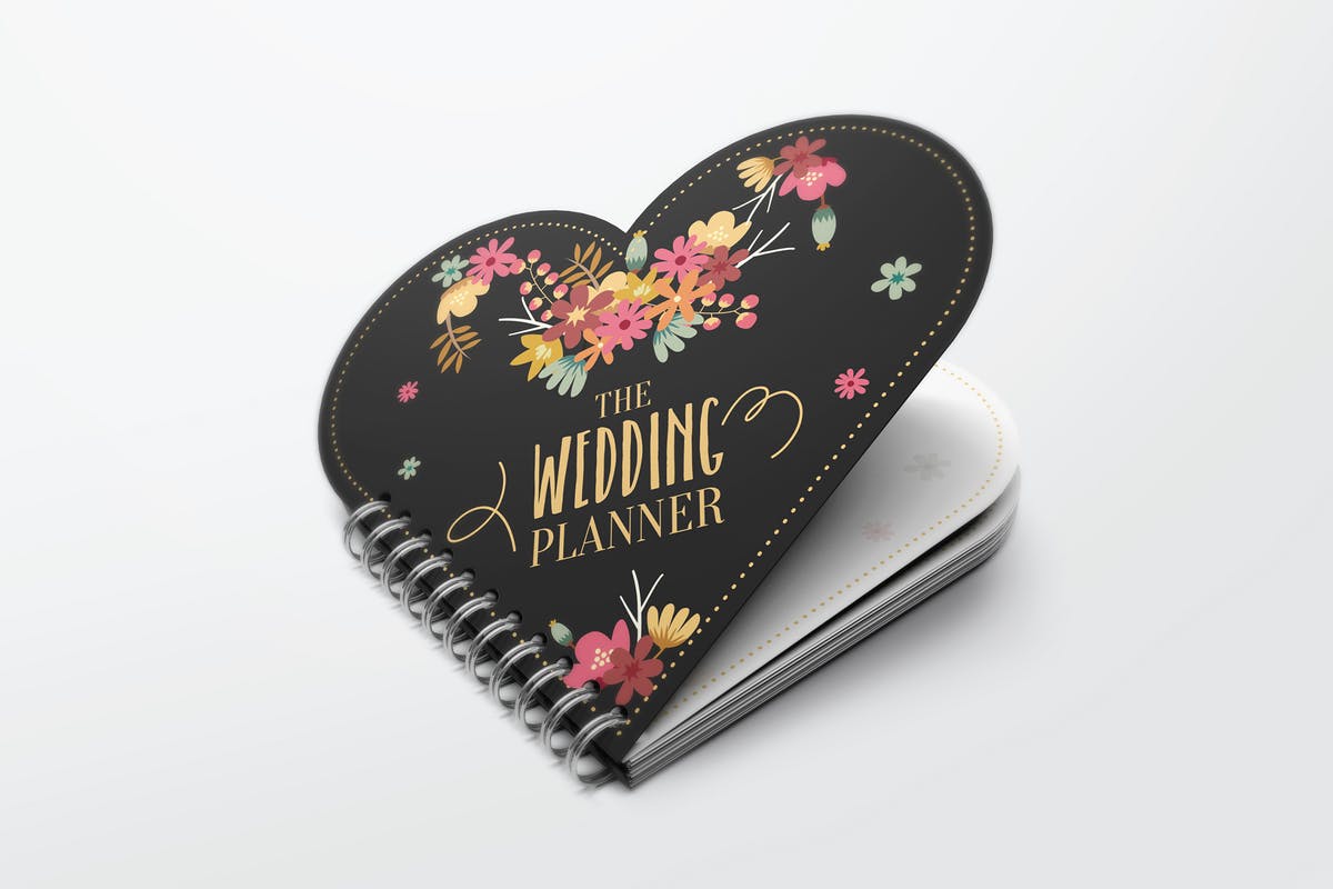 活页装订心形记事本样机模板 Heart Shape Notebook Mockups插图