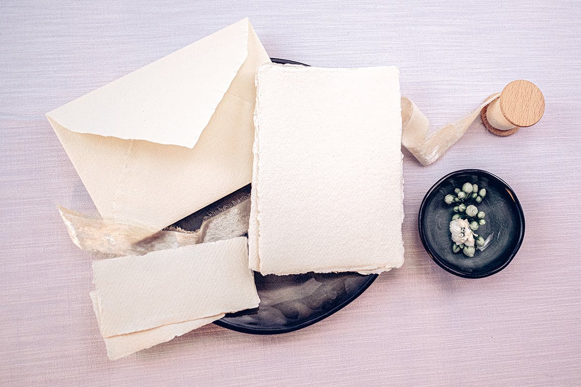 婚礼照片婚礼邀请函优雅风格设计样机素材库精选模板v03 Wedding Photo Mockup 03插图(1)