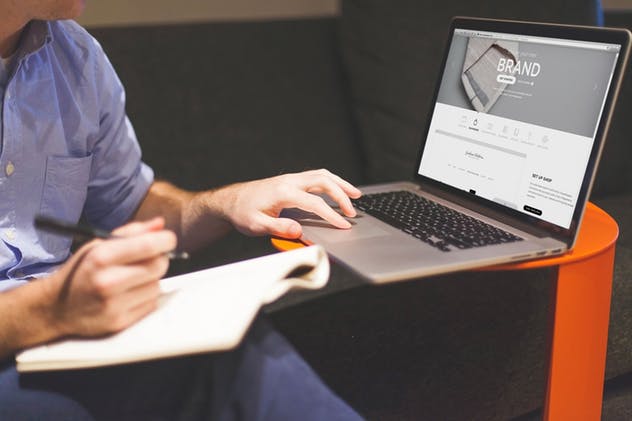 笔记本电脑Macbook设备样机模板 Laptop Macbook Display Mock-Up插图(6)