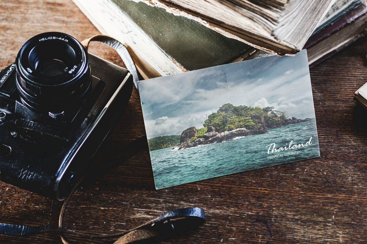 4款复古风格明信片设计样机模板 4 Vintage Postcard Mock-up插图