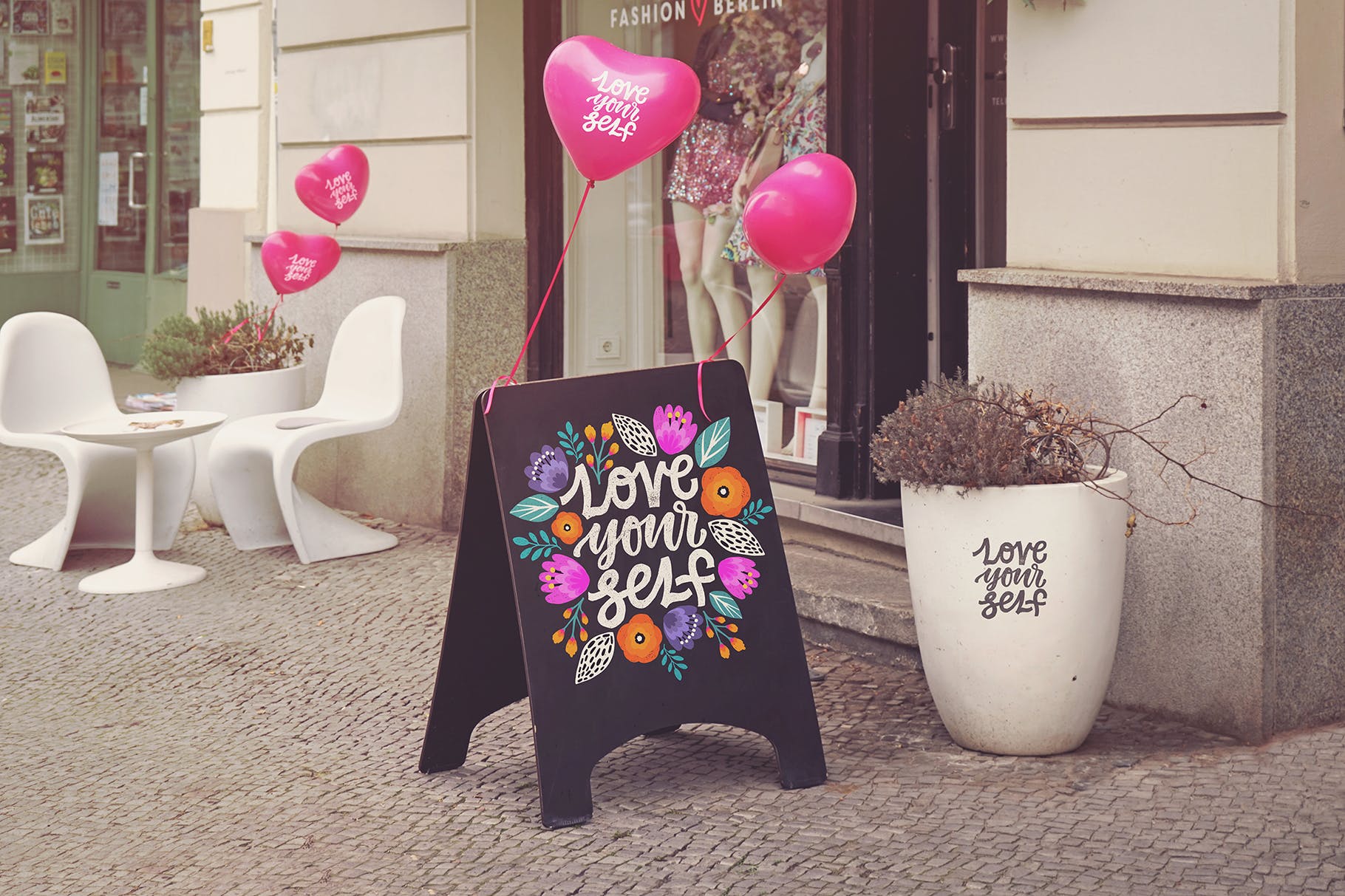 店铺促销门口折叠告示牌样机模板 Slate Mockup for Love插图(1)