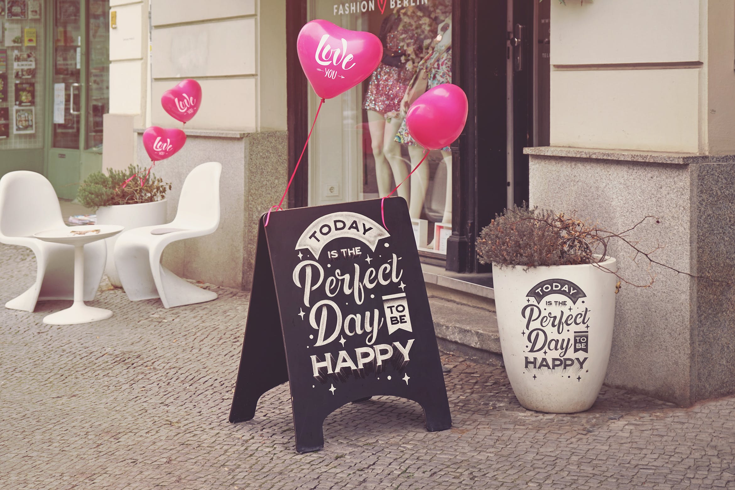 店铺促销门口折叠告示牌样机模板 Slate Mockup for Love插图