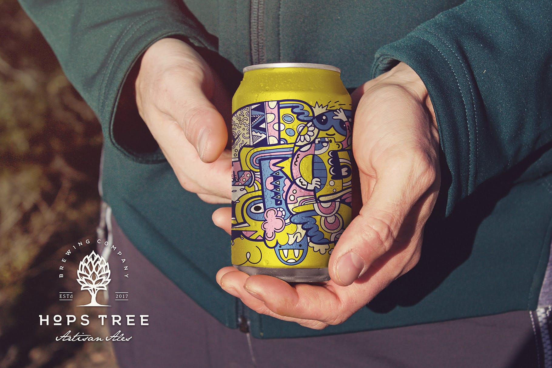 啤酒易拉罐包装外观设计图素材库精选 Snuggled up Beer Can Mockup插图(1)