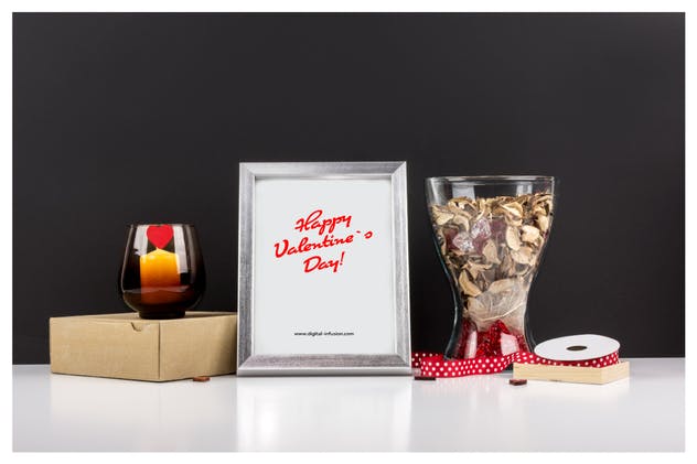 情人节主题画框相框样机模板 Frame Mockup – Valentin`s Day Theme插图(3)